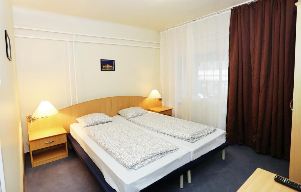 Mezzo Boedapest Buitenkant foto